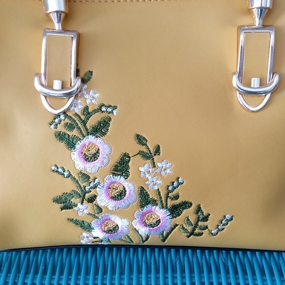 🆕 Ladies Yellow Embroidered Purse - Picture 5 of 10